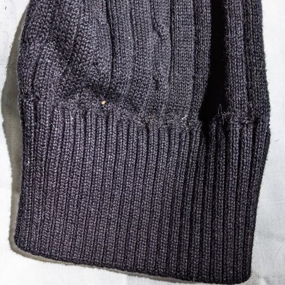 IZOD V-Neck sweater. Black, ribbed. Men's medium. - Picture 4 of 8